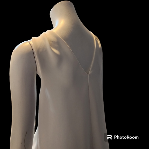 Sleeveless blouse with metal collar ring - Picture 4 of 4